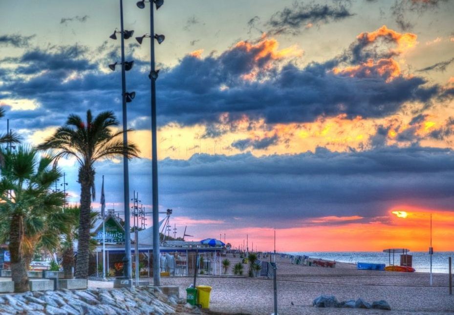Sant Jordi Boutique Hotel Calella Exterior photo Sunset at the port of Rafina